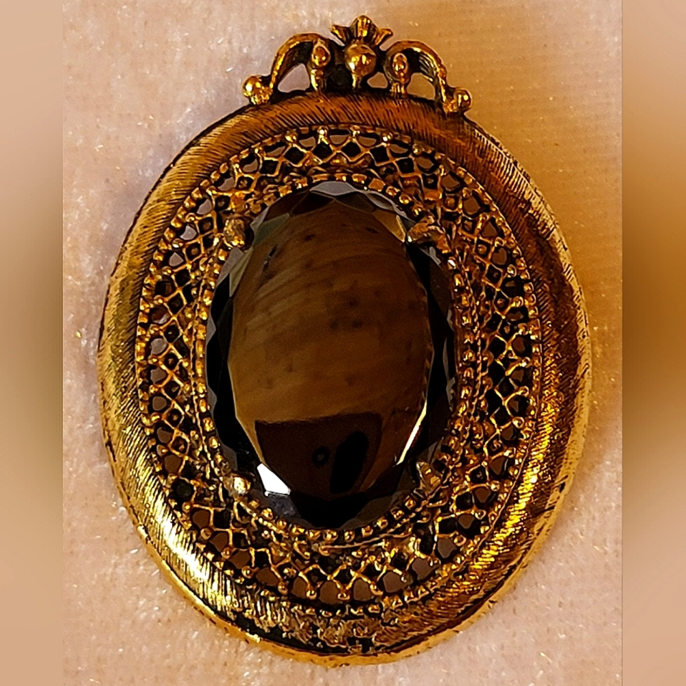 Vintage Black Cabochon Goldtone Brooch / Pin